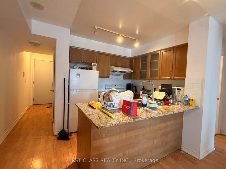 Property Photo: 761 Bay Street 2107 ON M5G 2R2