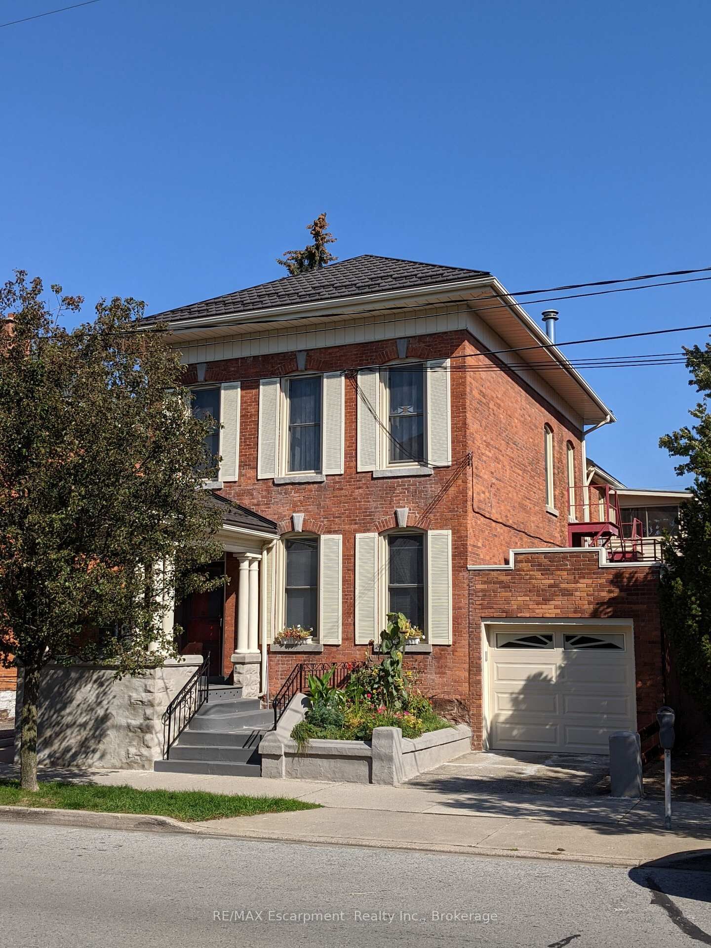 Property Photo: 158 James Street 2 ON L2R 5C5