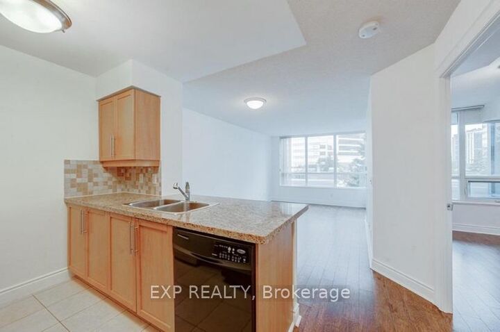 Property Photo: 25 Greenview Avenue 422 ON M2M 0A5