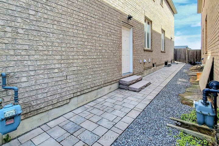 Property Photo: 179 Summerlyn Trail Basement Apartment ON L3Z 0E2