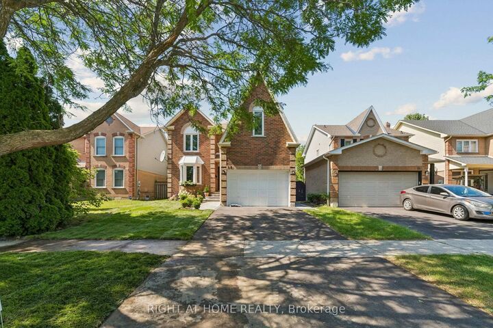 16 Ian Fleming Crescent — photo 1