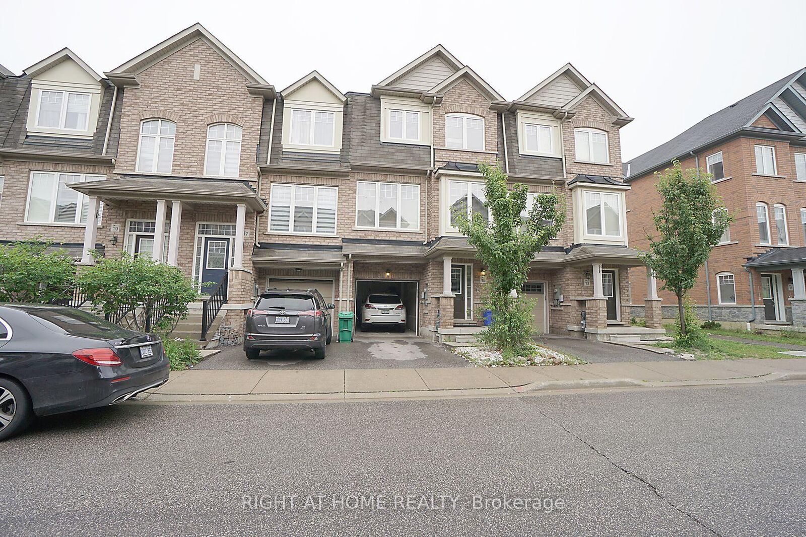 Property Photo: 15 Magdalene Crescent ON L6Z 0G9
