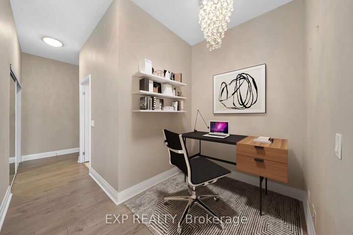 Photo de la propriété: 15 Zorra Street Ph04 ON M8Z 0C1