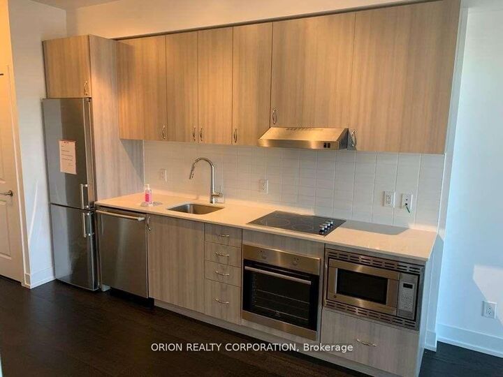 Property Photo:  7 Kenaston Gardens 516  ON M2K 0E9 