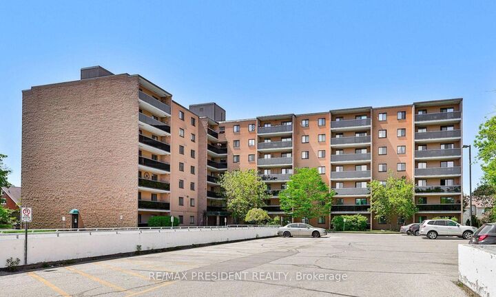 Property Photo:  29 West Avenue W 111  ON N2M 5E4 