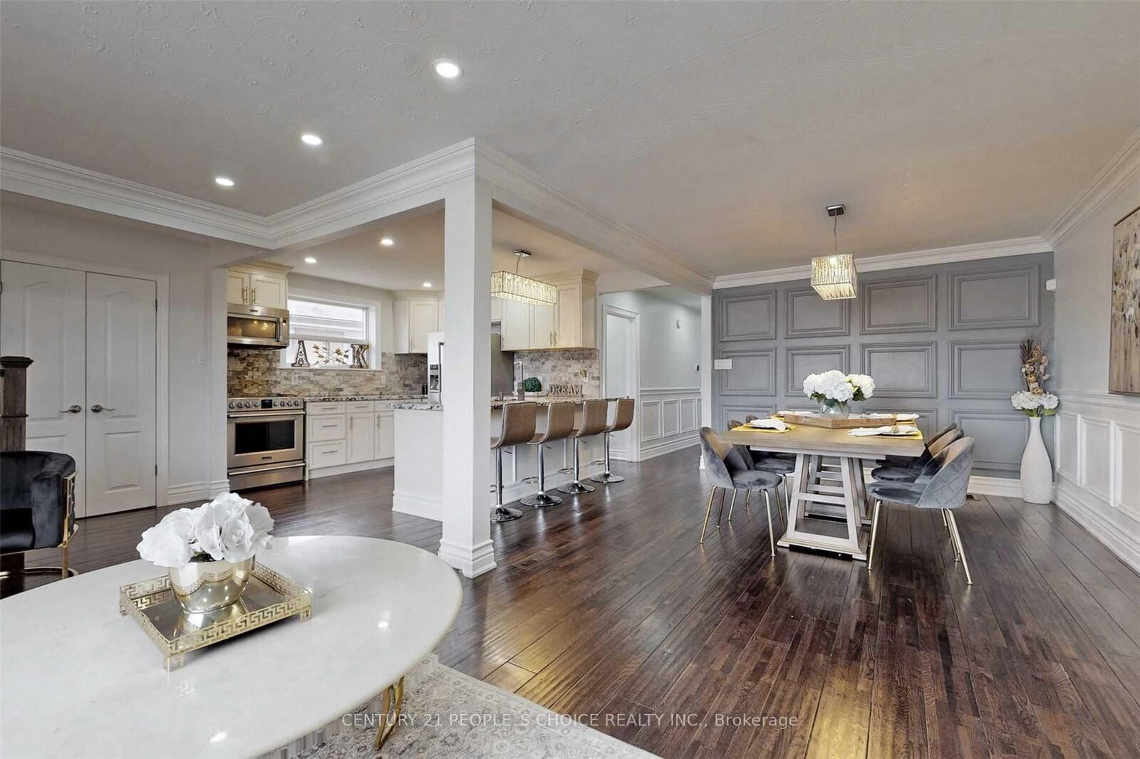 Property Photo:  107 Spenvalley Drive Main  ON M3L 1Z4 
