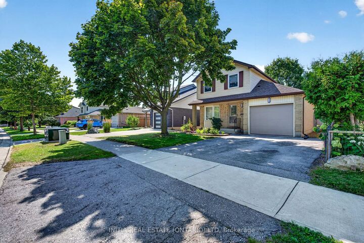 Property Photo: 1111 Aldersbrook Road ON N6G 2X2