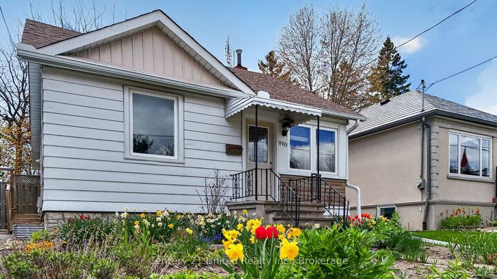 Property Photo:  810 Byron Street S  ON L1N 4R8 
