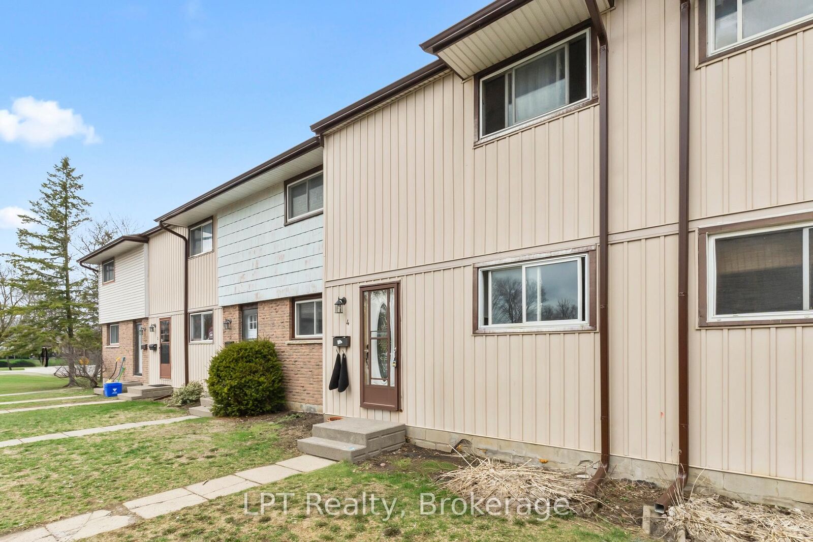 Property Photo:  4 Tiffany Place 4  ON K8V 6A3 