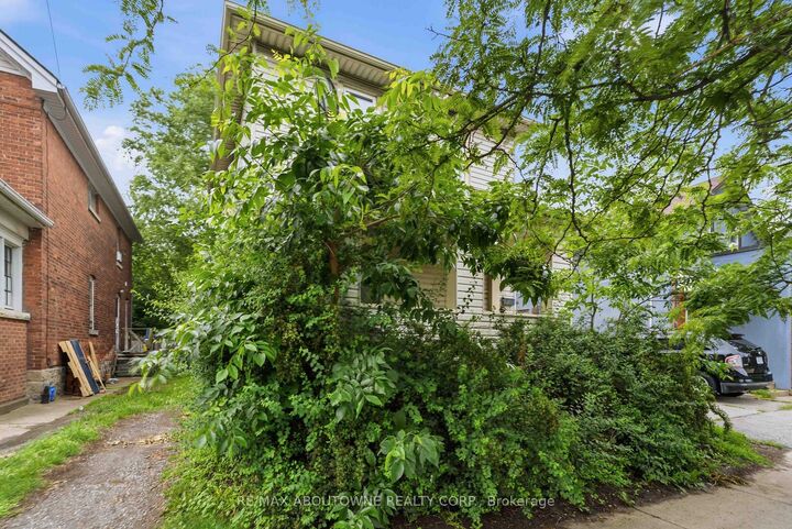 Property Photo: 107 Lake Street ON L2R 5X7