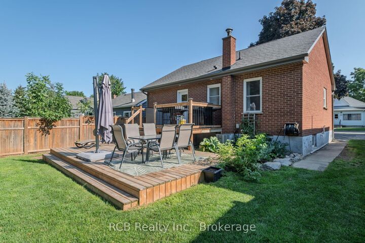 Property Photo:  62 St Andrew Street  ON N3L 2X3 