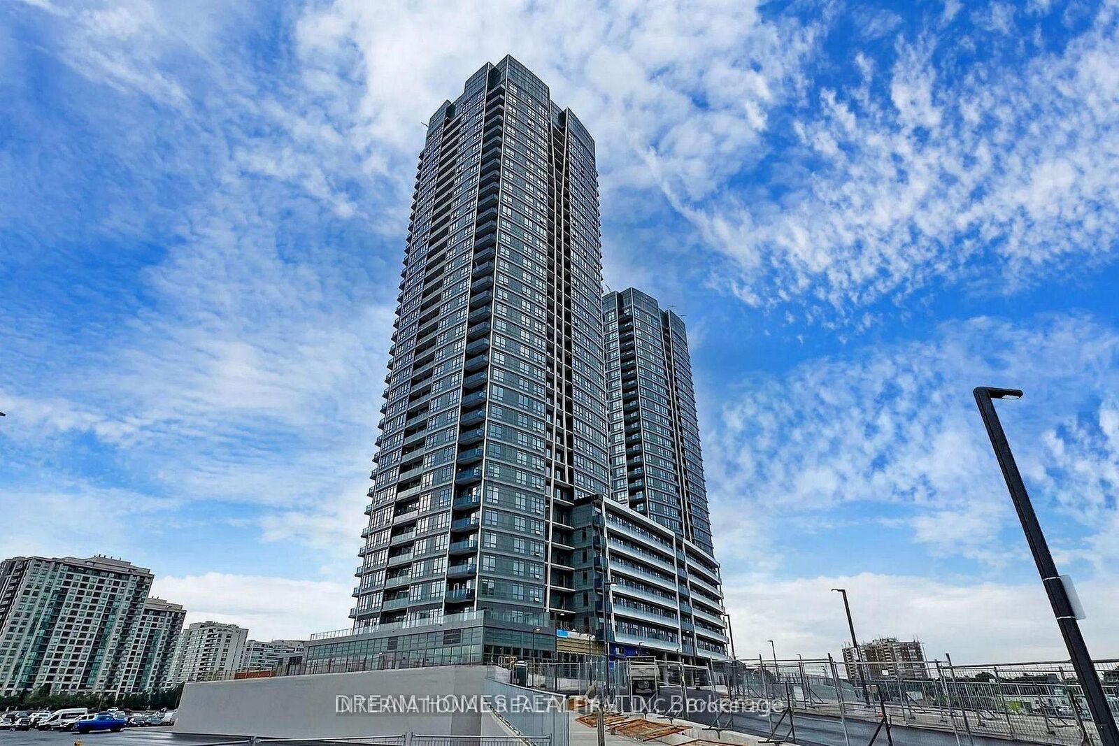 Property Photo: 30 Upper Mall Way 3303 ON L4J 0L7