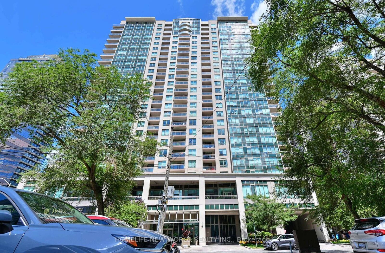 Property Photo: 18 Parkview Avenue 811 ON M2N 7H7