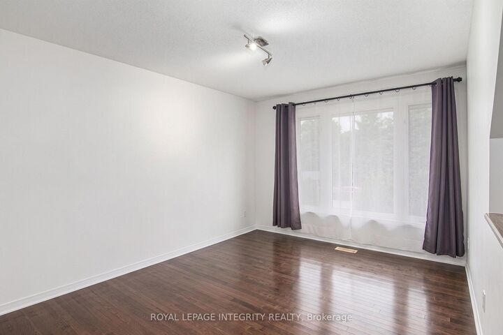 Property Photo:  118 Monterey Drive  ON K2H 7A8 