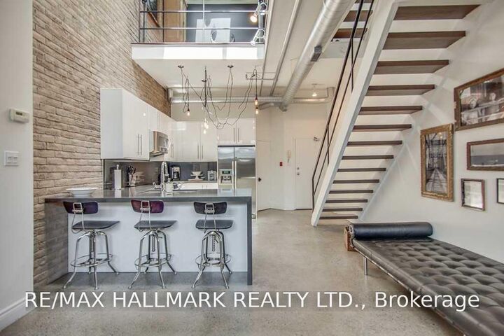 Property Photo:  6 Bartlett Avenue 7  ON M6H 3E8 