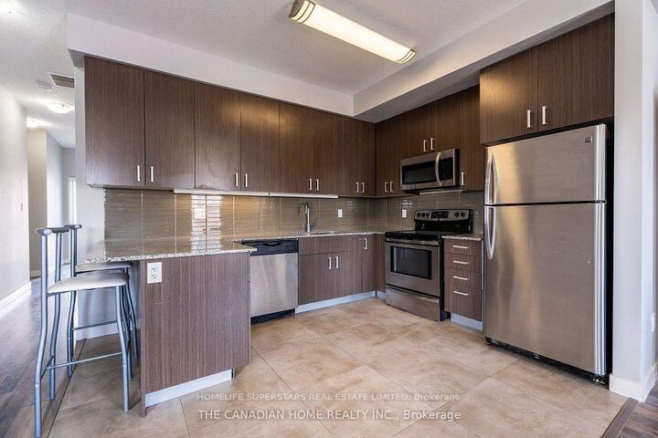 Property Photo:  62 Balsam Street N T101  ON N3L 3H2 