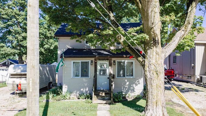 Property Photo:  122 Fulton Street  ON N0M 1L0 