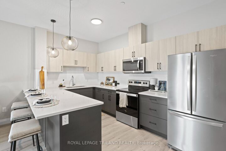 Property Photo:  33318 Richmond Street 101  ON N0M 2J0 