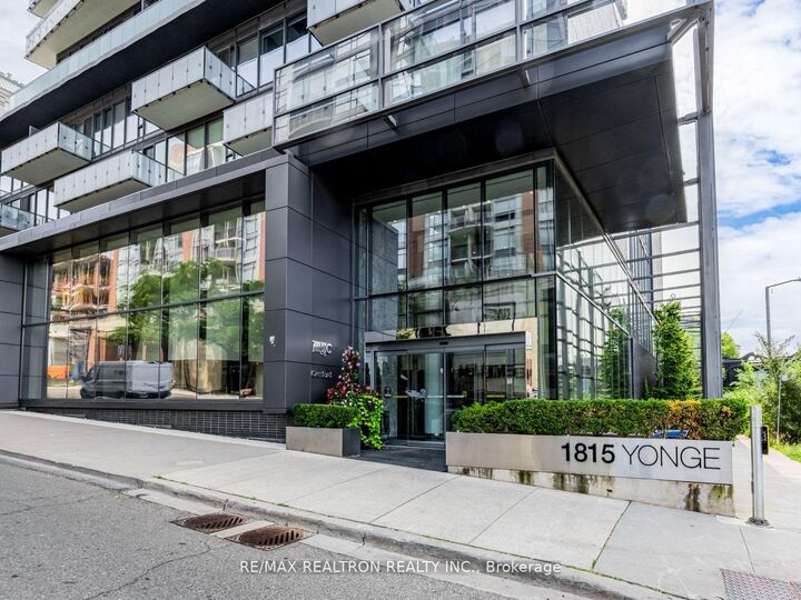 Property Photo: 1815 Yonge Street 1006 ON M4T 2A4