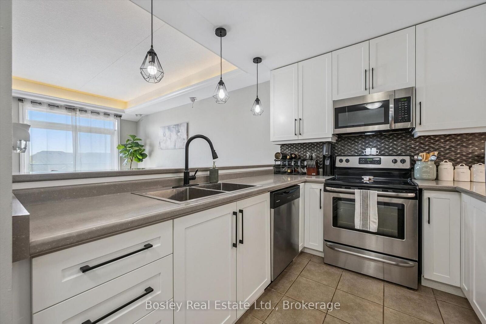 Property Photo:  2 Colonial Drive 314  ON N1L 0K8 