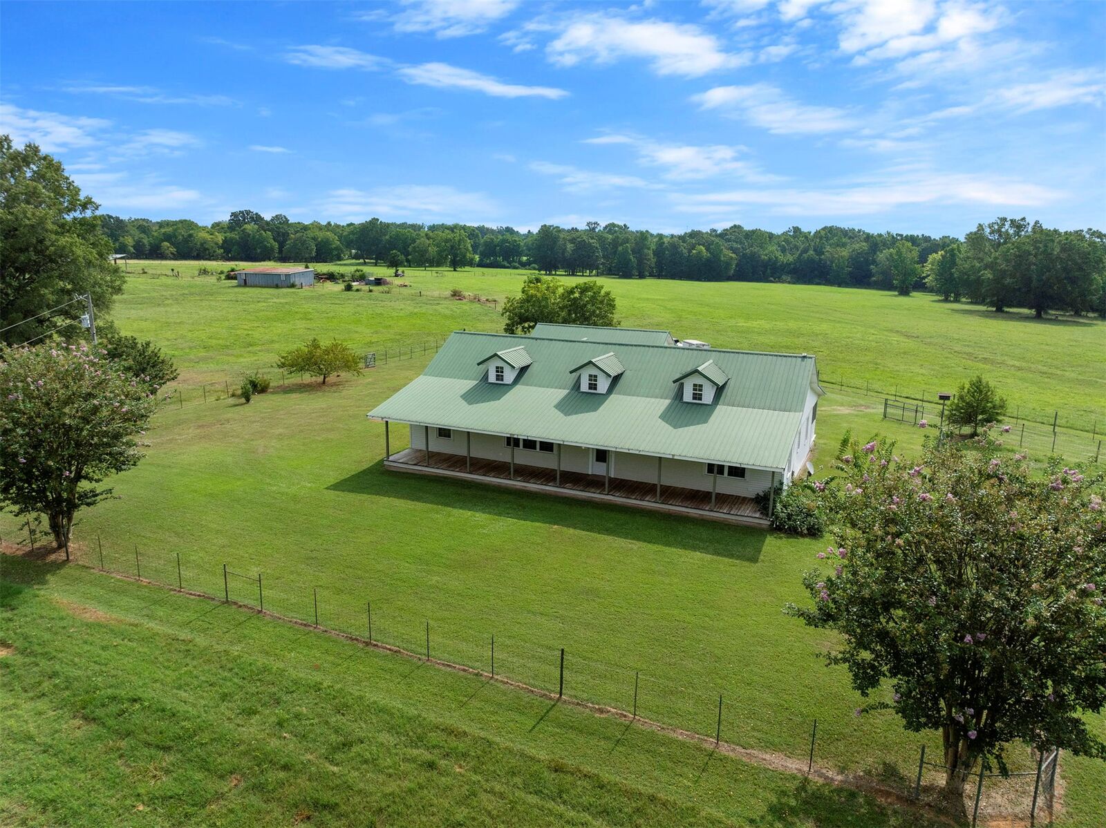 Property Photo: 622 N 4700 OK 74745