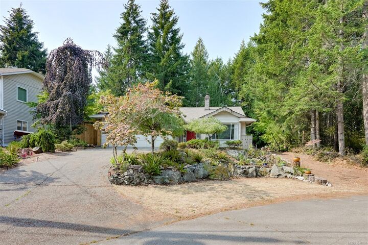 Property Photo: 2370 Larsen Rd BC V8H 2E7