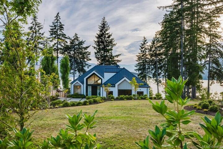 Property Photo: 7380 Lakefront Dr BC V0R 2G1