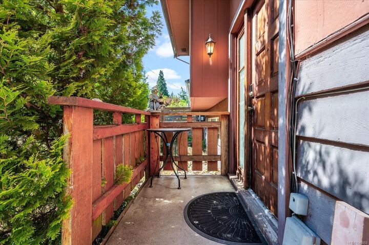 Property Photo: 2682 Beaver Creek Cres BC V9T 3K4