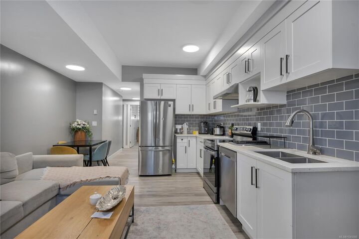 Property Photo: 267 Golden Oaks Cres BC V9T 0K8