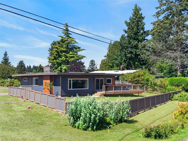 3584 Island Hwy — photo 1