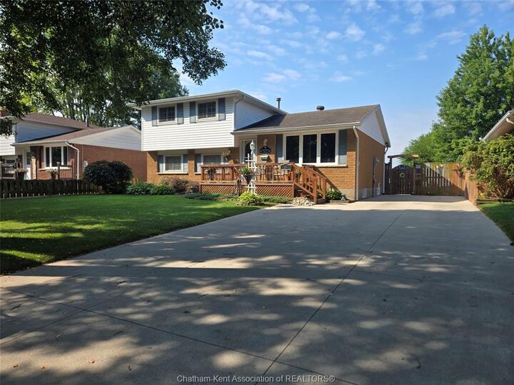 Property Photo: 16 Donalda Drive ON N7L 4J5