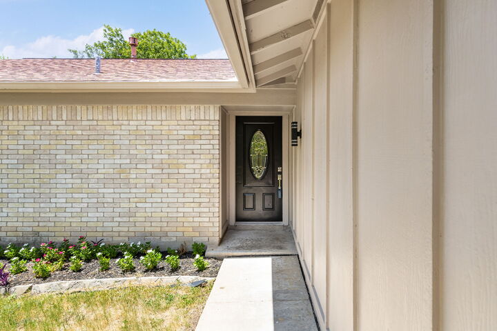 Property Photo: 10610 Berthound Drive TX 78758