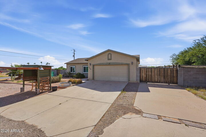 Property Photo:  236 N Thunderbird Drive  AZ 85120 