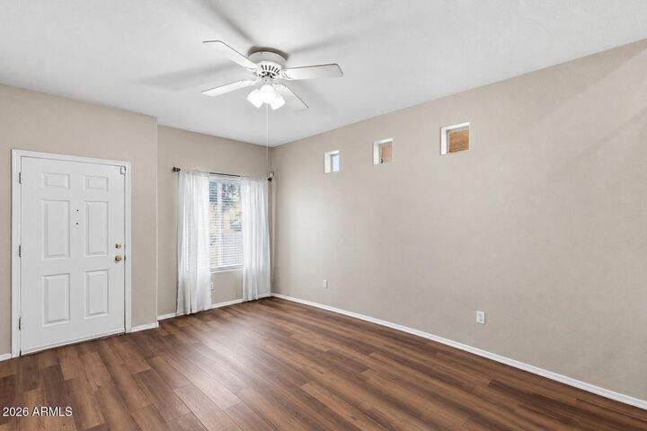 Property Photo: 1018 W Janice Drive AZ 85283