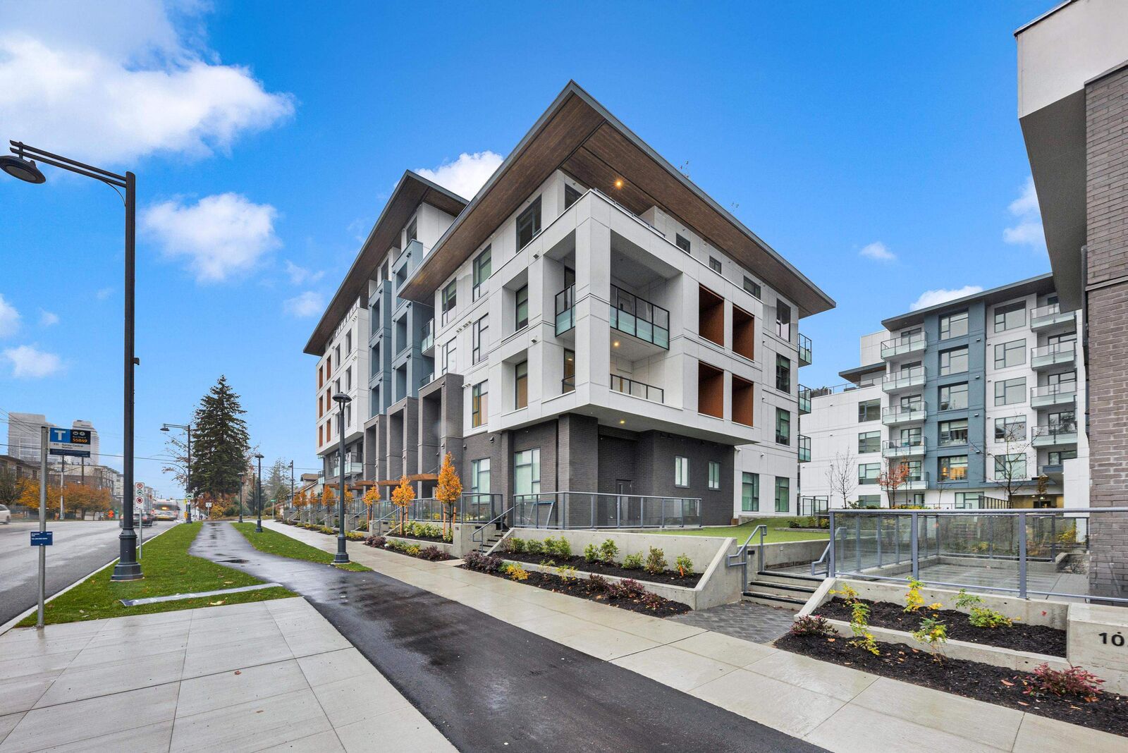 Property Photo: 10828 139A Street 406 BC V3R 0H3