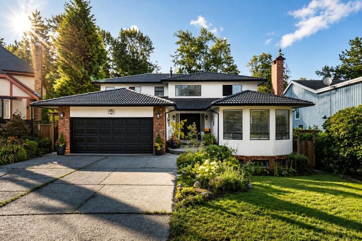 7995 Woodhurst Drive — photo 1