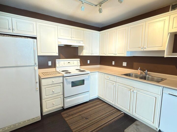 Property Photo: 32085 George Ferguson Way 211 BC V2T 2K7