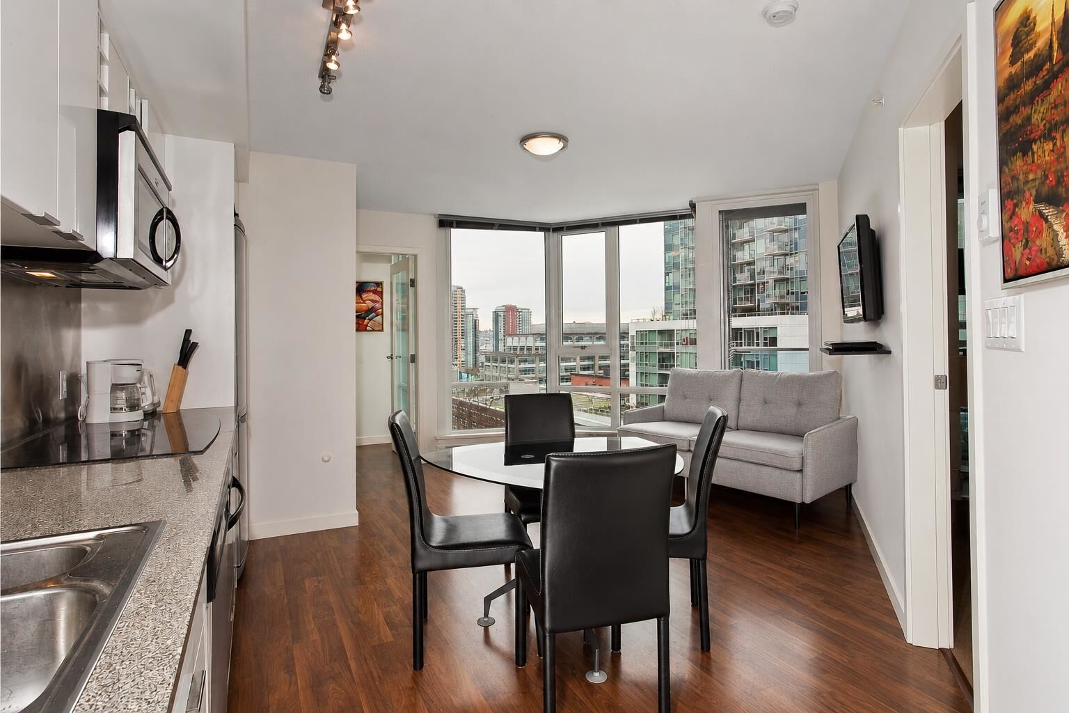 Property Photo:  788 Hamilton Street 902  BC V6B 0E9 