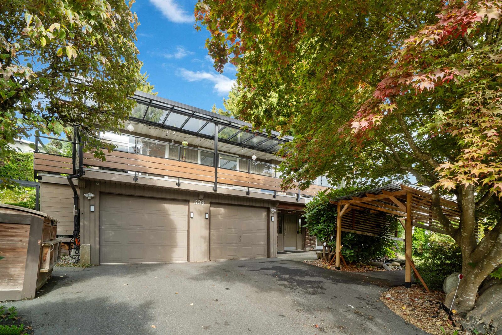 Property Photo: 309 Gloucester Court BC V3K 5S6
