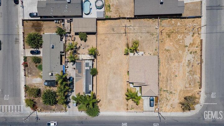 Property Photo: 0 E 1211 E Planz Rd CA 93307