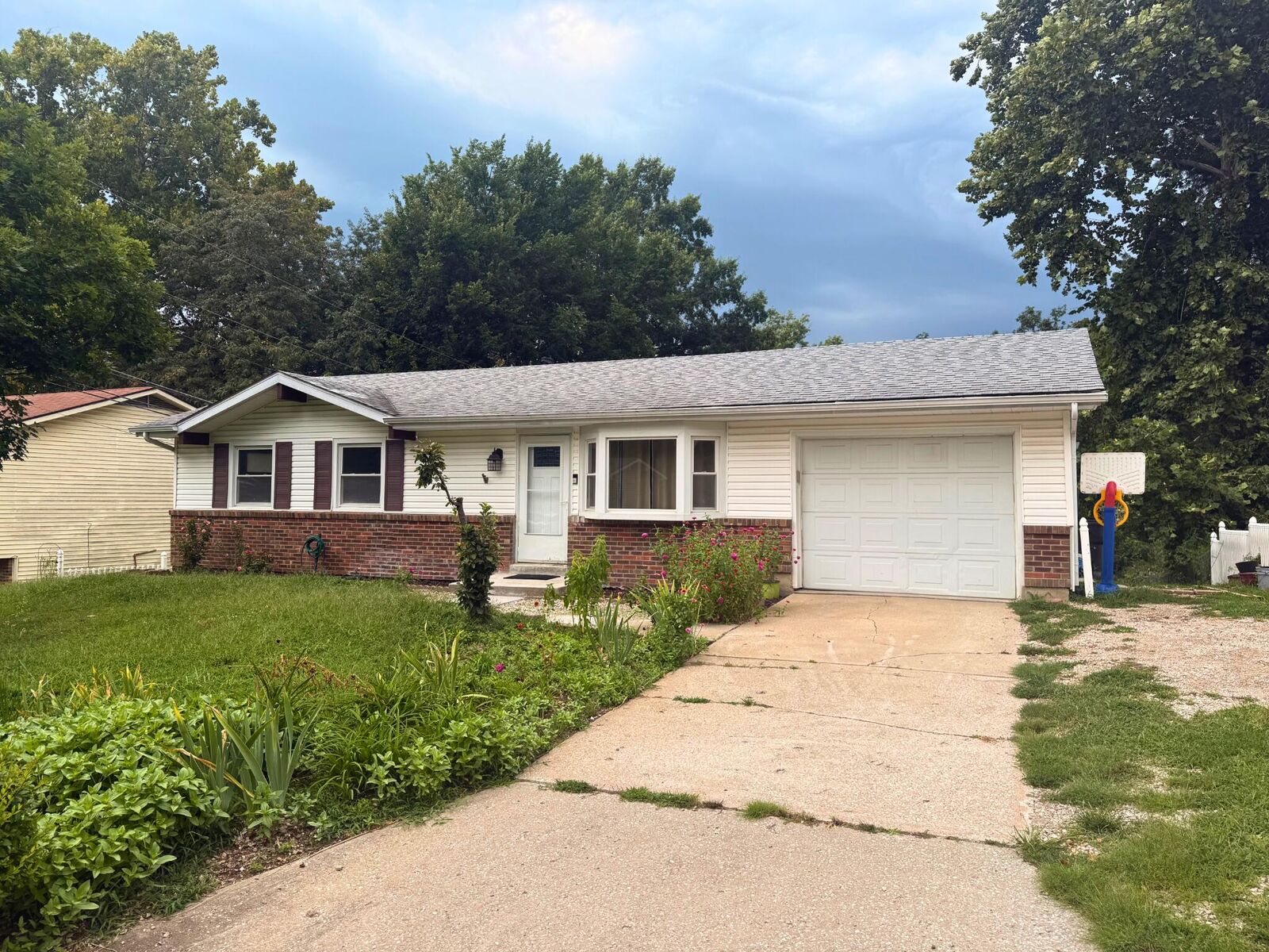 Property Photo:  7 E Alhambra Dr  MO 65203 