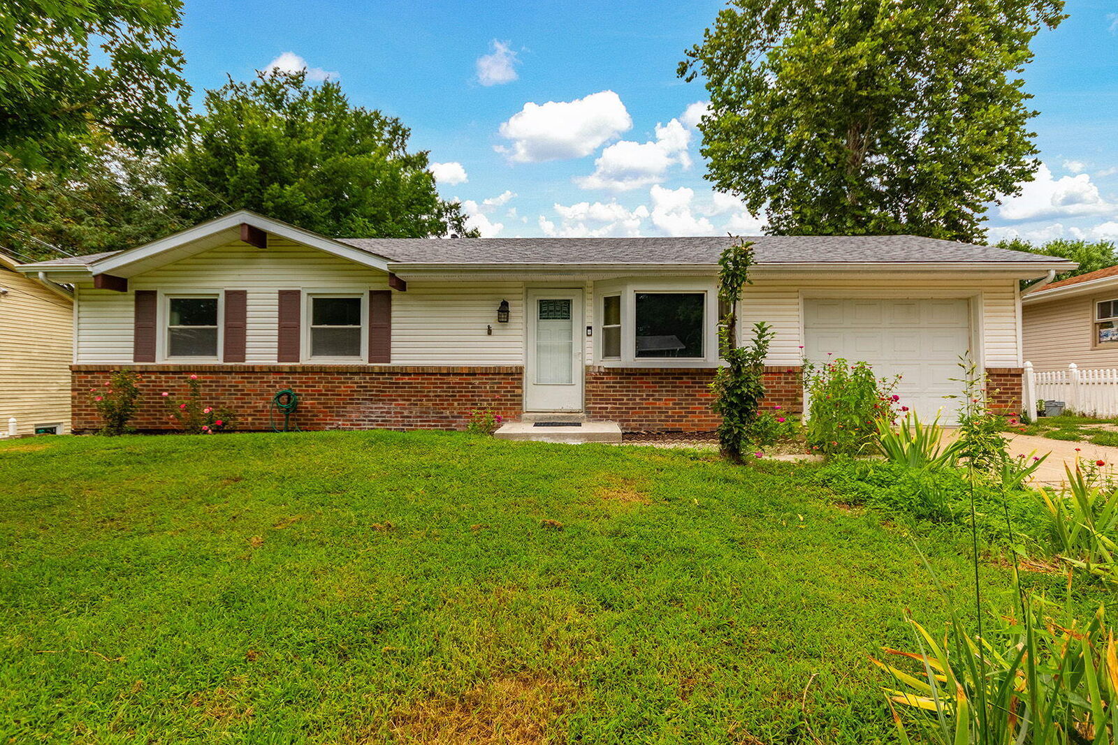 Property Photo:  7 E Alhambra Dr  MO 65203 