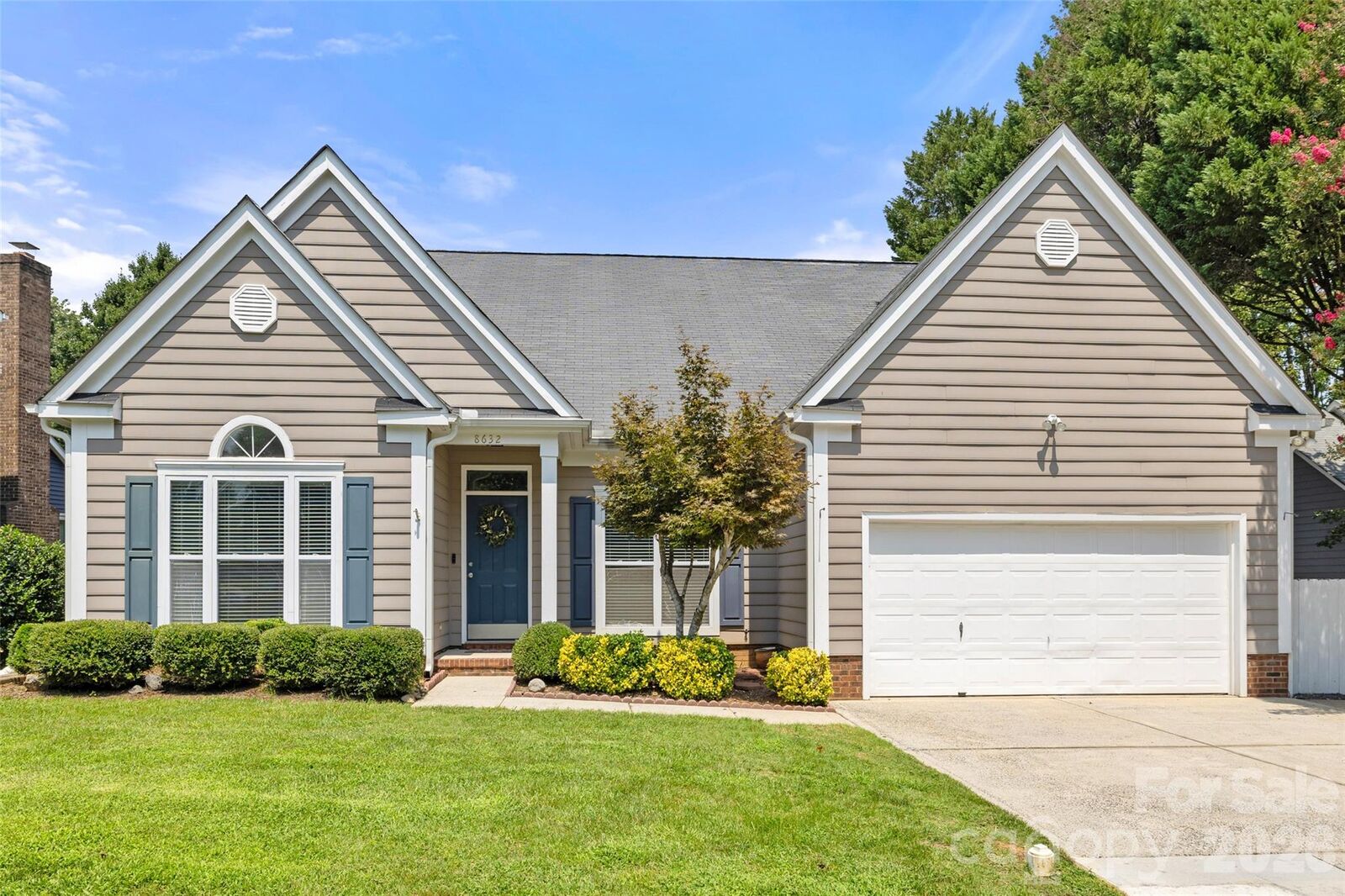 Property Photo: 8632 Castlebay Drive NC 28277