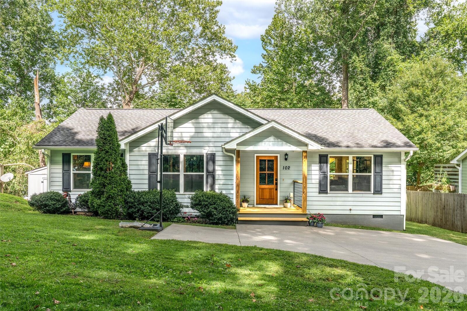 Property Photo: 102 Iris Street NC 28803