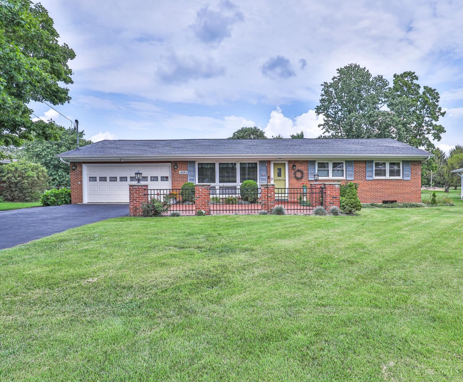 Property Photo:  1695 Hillcrest Avenue  OH 45177 
