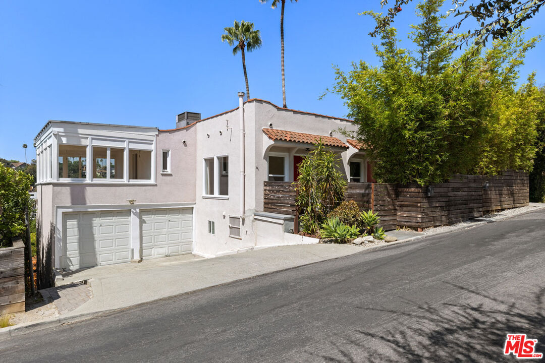 Property Photo: 1523 Murray Dr CA 90026