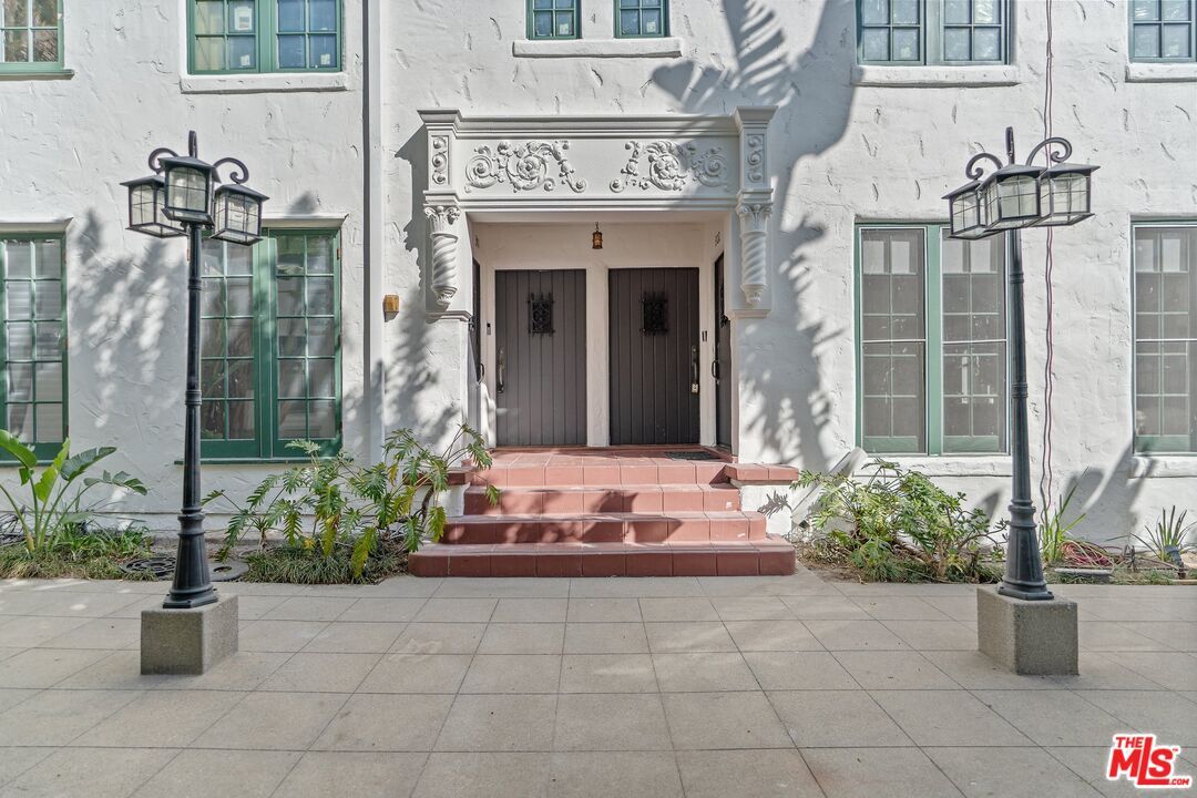 Property Photo:  1250 N Harper Ave, Unit 302-A  CA 90046 