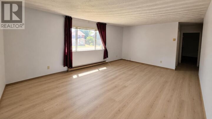 Property Photo:  980 Wellington St E  ON P6A 2N5 