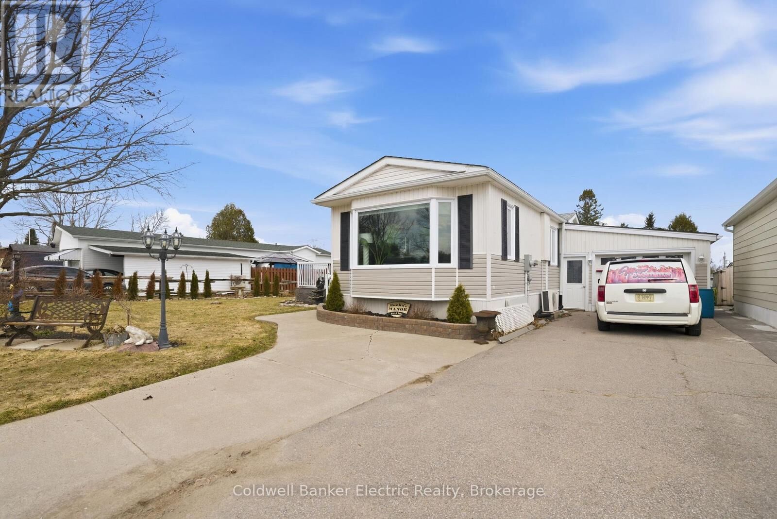 Property Photo:  7 Homewood Avenue  ON K9V 0H5 