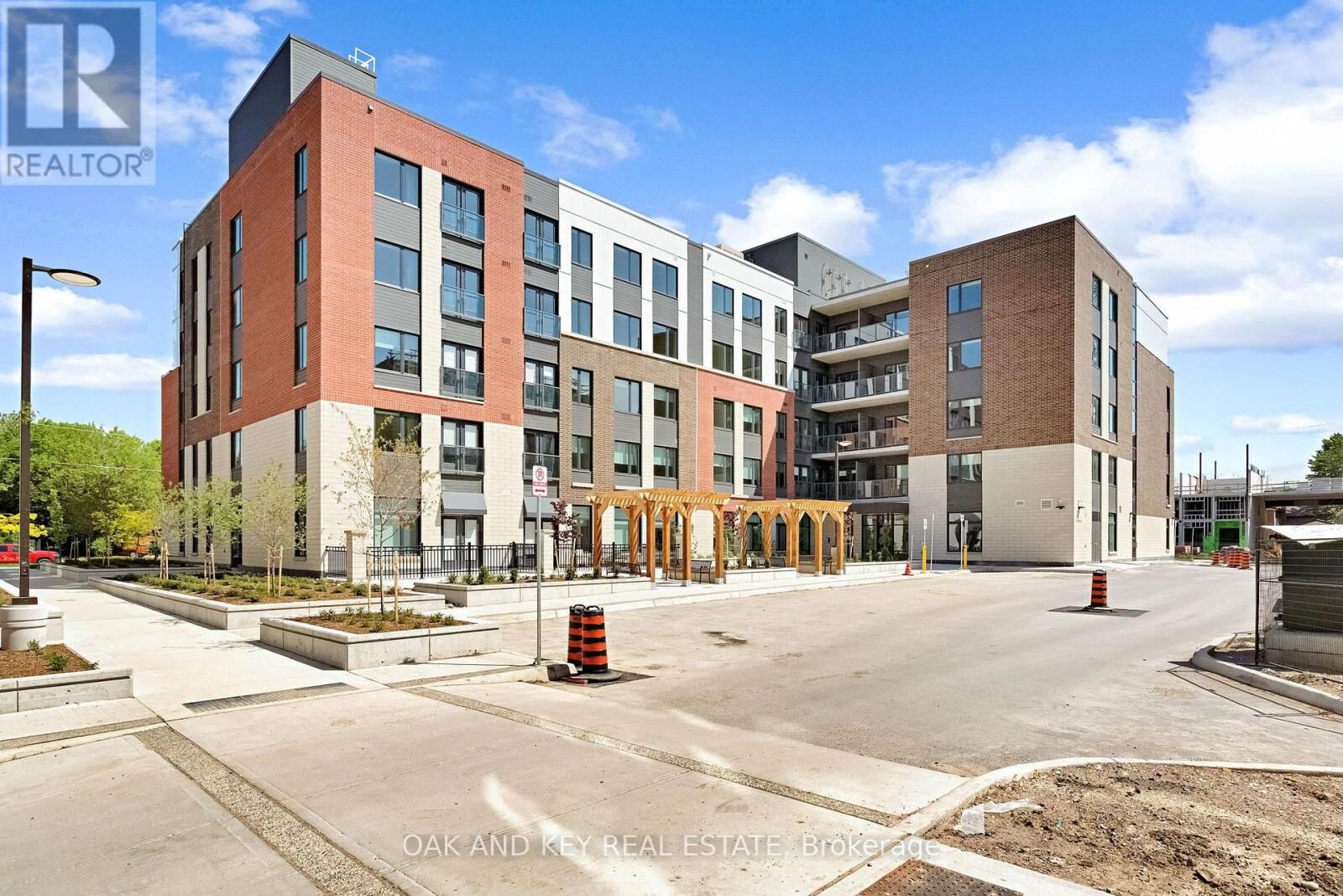 Property Photo:  385 Hill Street 207  ON N6B 1E4 